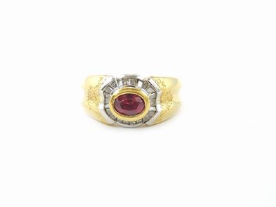 Anello in Oro Giallo e Bianco con Diamanti e Rubino