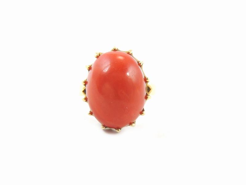 Anello in Oro Giallo e Corallo Rosso