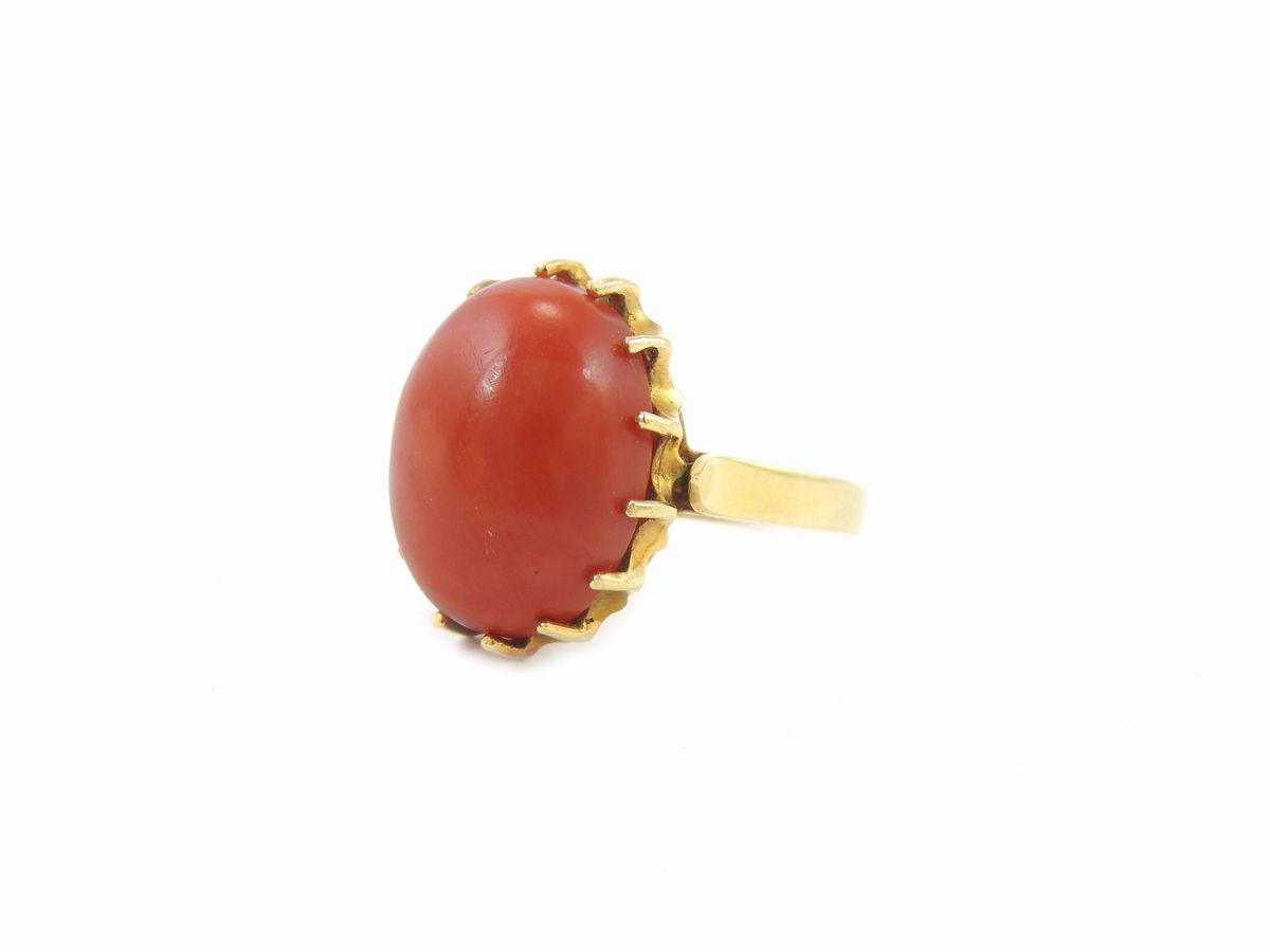 Anello in Oro Giallo e Corallo Rosso