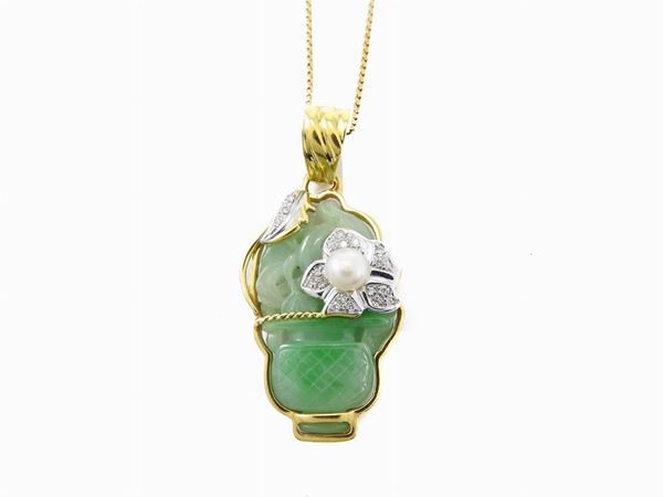 Yellow gold small chain with yellow and white gold pendant with diamonds, jadeite and cultured pearl