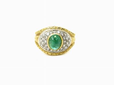 Anello in Oro Giallo e Bianco, Diamanti e Smeraldo