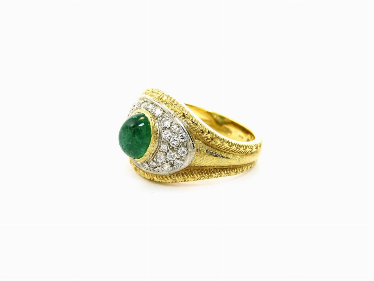 Anello in Oro Giallo e Bianco, Diamanti e Smeraldo