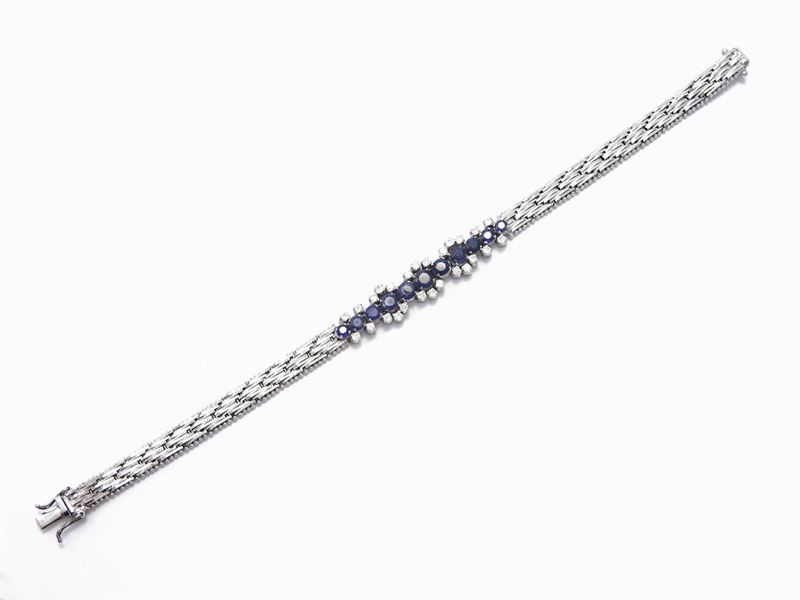 Bracciale a Maglia Morbida in Oro Bianco, Diamanti e Zaffiri