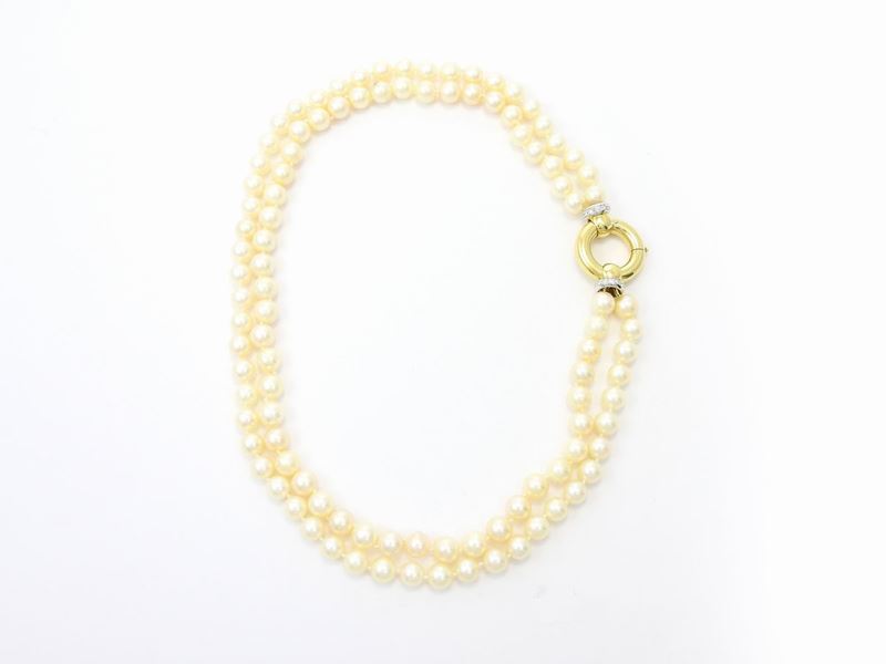 Collana a Due Fili di Perle Coltivate Akoya, Fermezza Ad Anello in Oro Giallo e Bianco con Diaman...