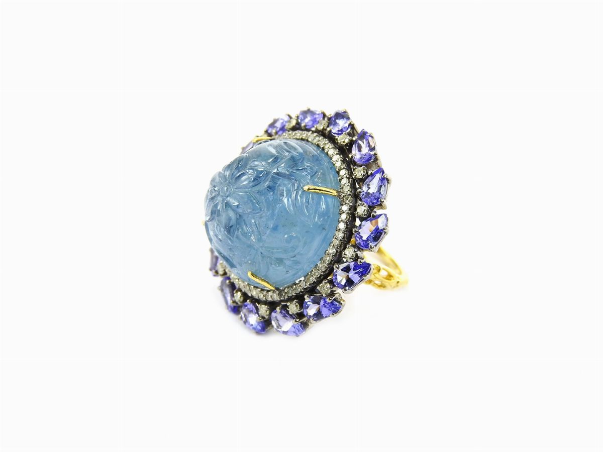 Anello in Oro Bianco e Giallo 585/1000 con Diamanti, Tanzaniti e Acquamarina Incisa