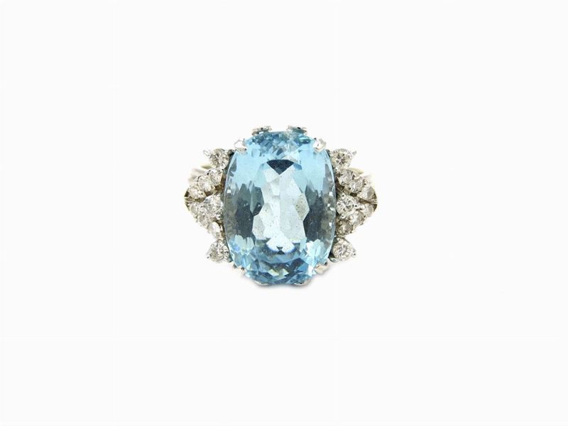 Anello in Oro Bianco con Diamanti e Acquamarina