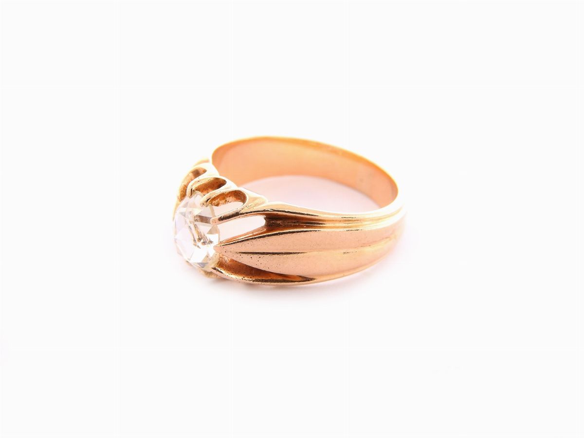 Anello in Oro Giallo con Diamante