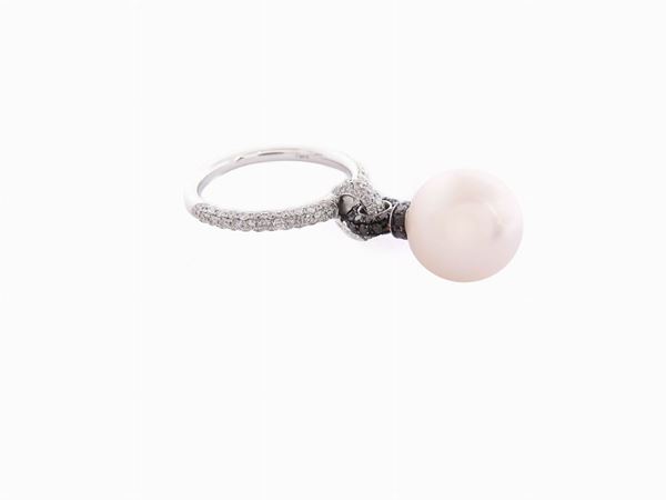 White gold ring with diamonds and South Sea cultured pearl
