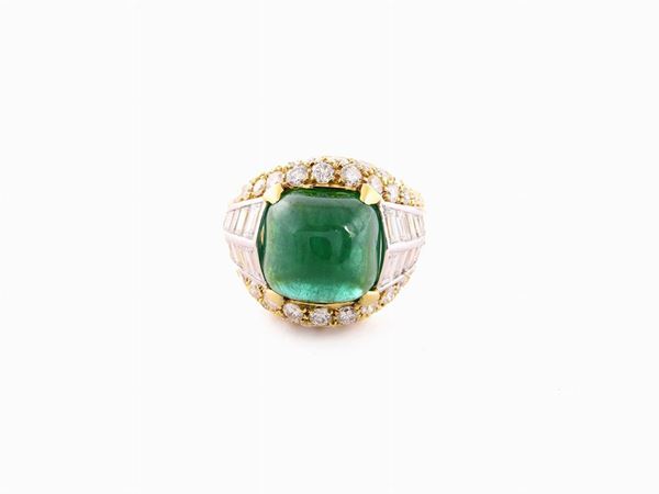 White and yellow gold "trombino" ring with diamonds and emerald