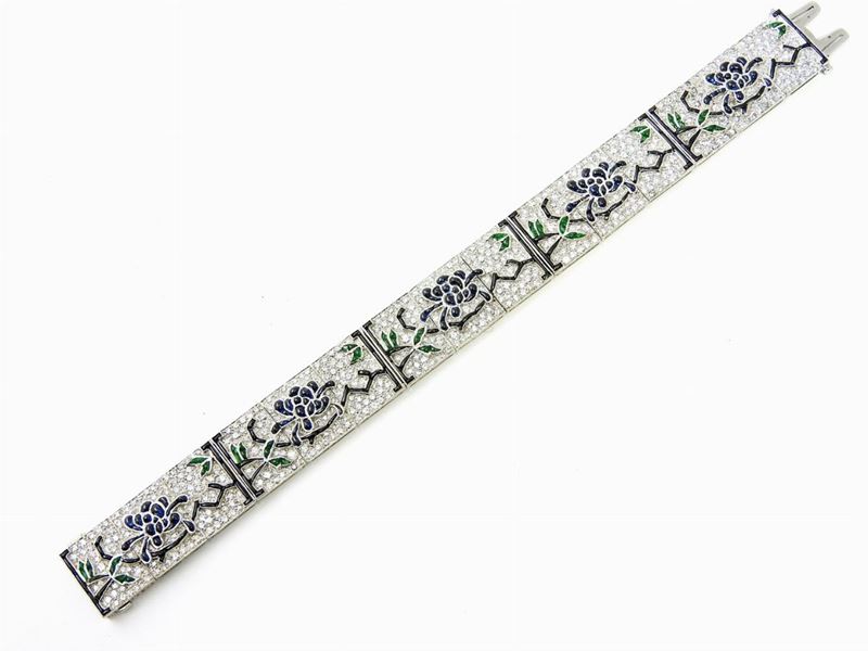 Bracciale a Cinque Piastre in Platino con Diamanti, Zaffiri, Smeraldi e Onici