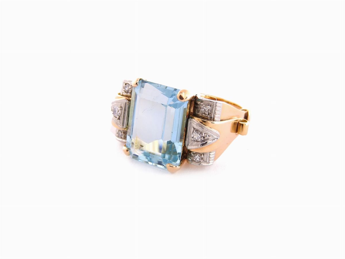 Anello in Oro Giallo e Bianco con Diamanti e Acquamarina