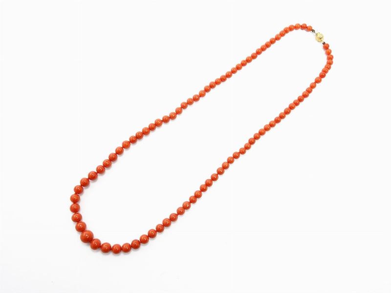 Girocollo in Corallo Rosso con Fermezza in Oro Giallo