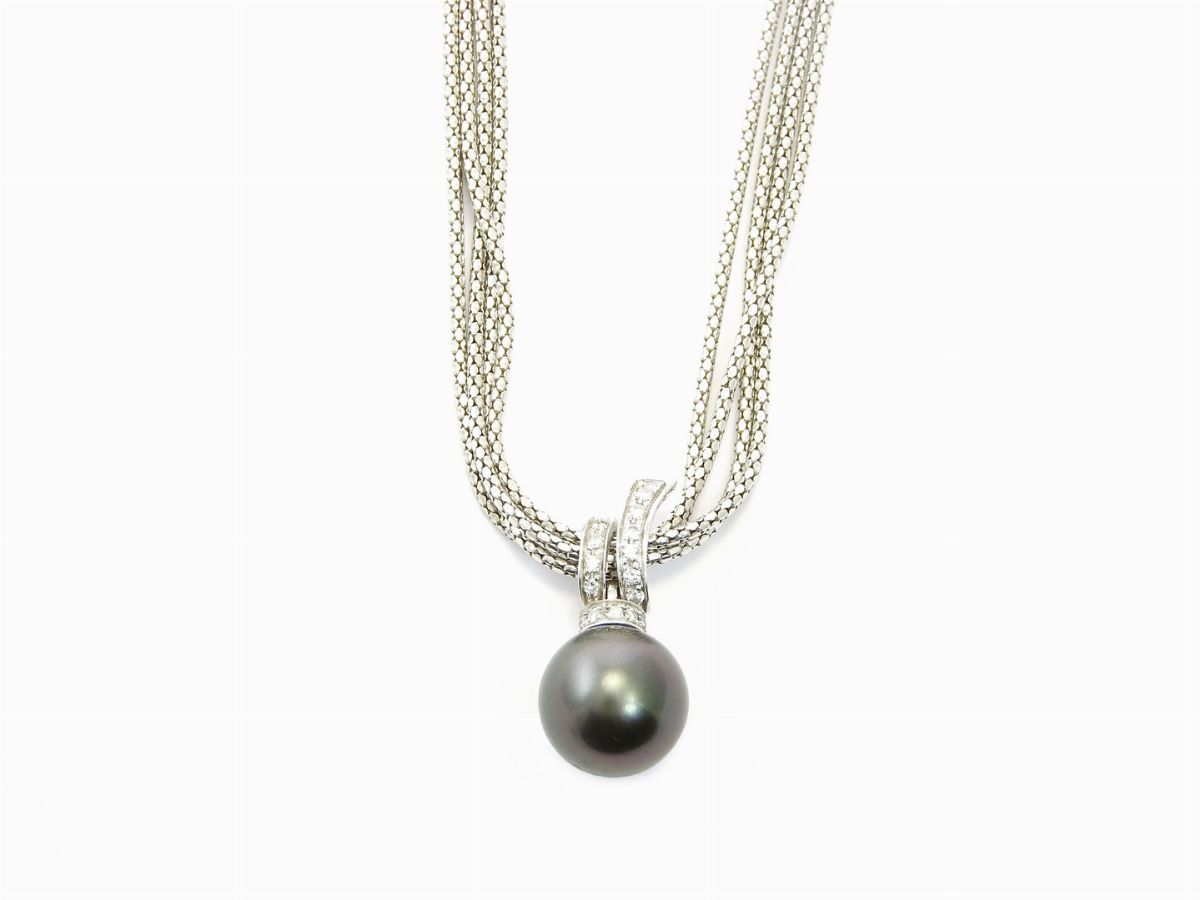 Girocollo a Quattro Catene a Maglia a Specchio e Pendente in Oro Bianco con Diamanti e Perla Tahi...