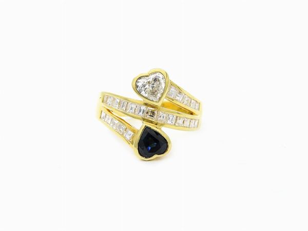 Yellow gold croisé ring with diamonds and sapphire