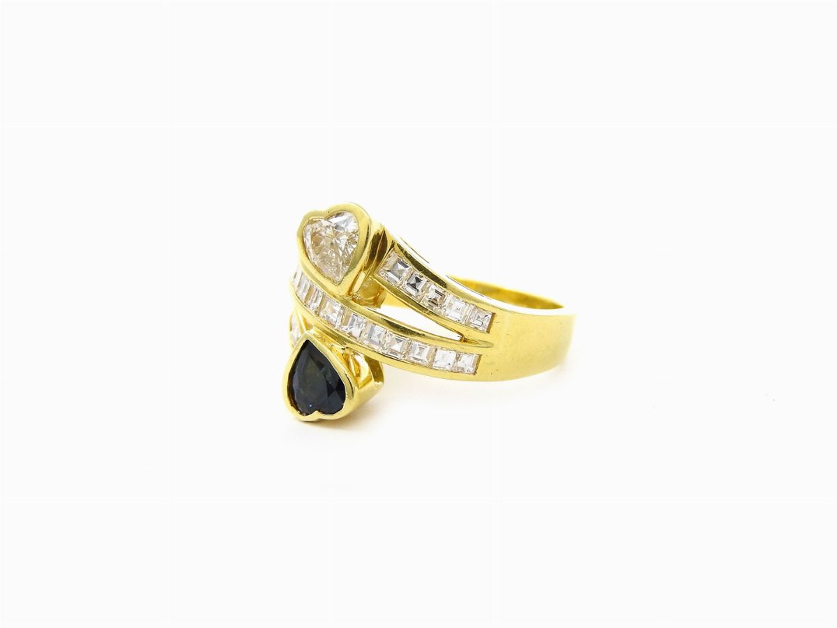 Anello Contrarié in Oro Giallo con Diamanti e Zaffiro