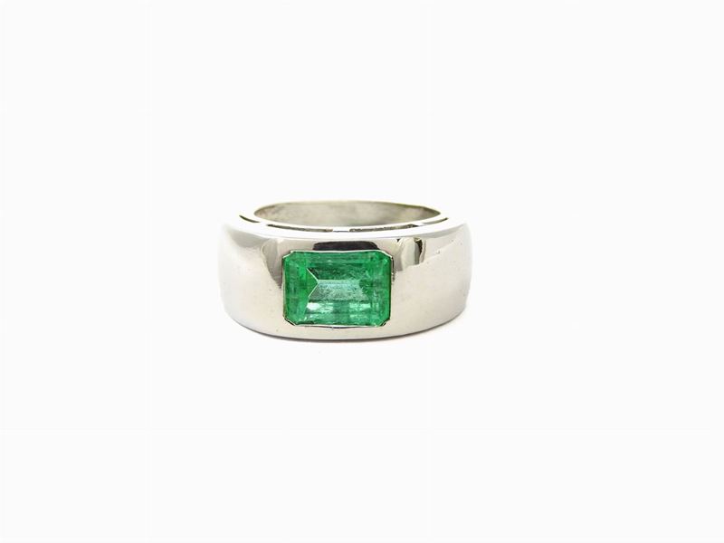 Anello a Fascia in Platino con Smeraldo