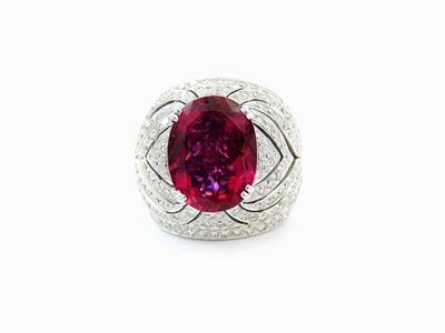 Anello a Fascione in Oro Bianco con Diamanti e Tormalina Rubellite