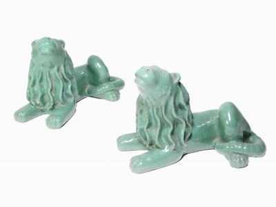 Coppia di Figure in Terracotta Invetriata Verde