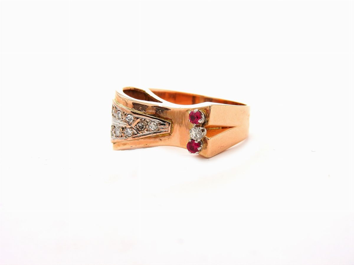Anello in Oro Rosa e Bianco con Diamanti e Pietre Rosse