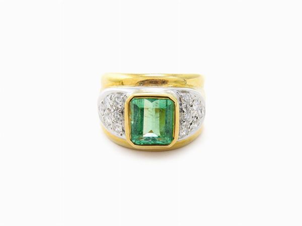 White and yellow band ring with diamonds and emerald