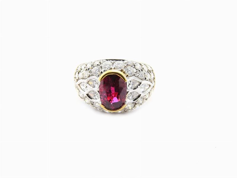 Anello a Fascia in Oro Gialllo e Bianco con Diamanti e Rubino