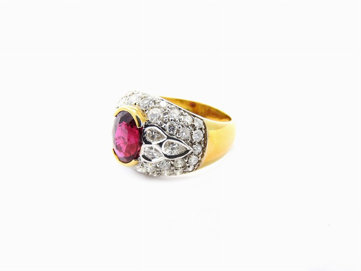Anello a Fascia in Oro Gialllo e Bianco con Diamanti e Rubino