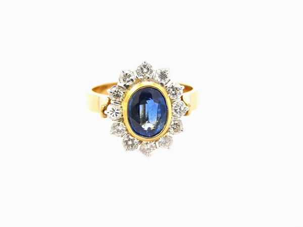 White and yellow gold daisy ring with diamonds and sapphire