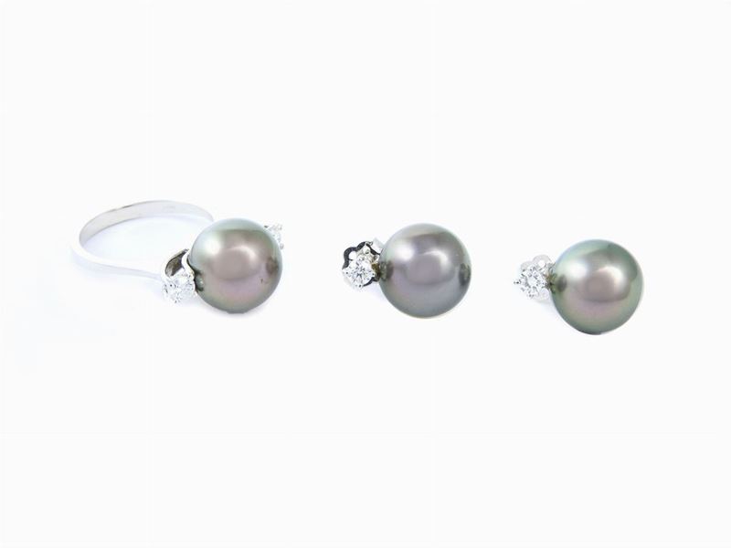 Anello e Orecchini in Oro Bianco, Diamanti e Perle Coltivate Tahiti