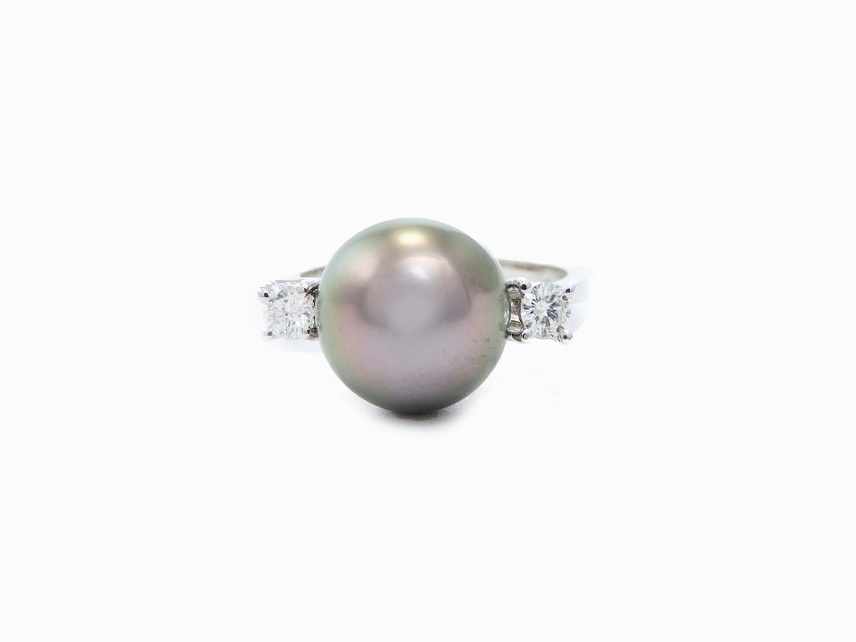 Anello e Orecchini in Oro Bianco, Diamanti e Perle Coltivate Tahiti