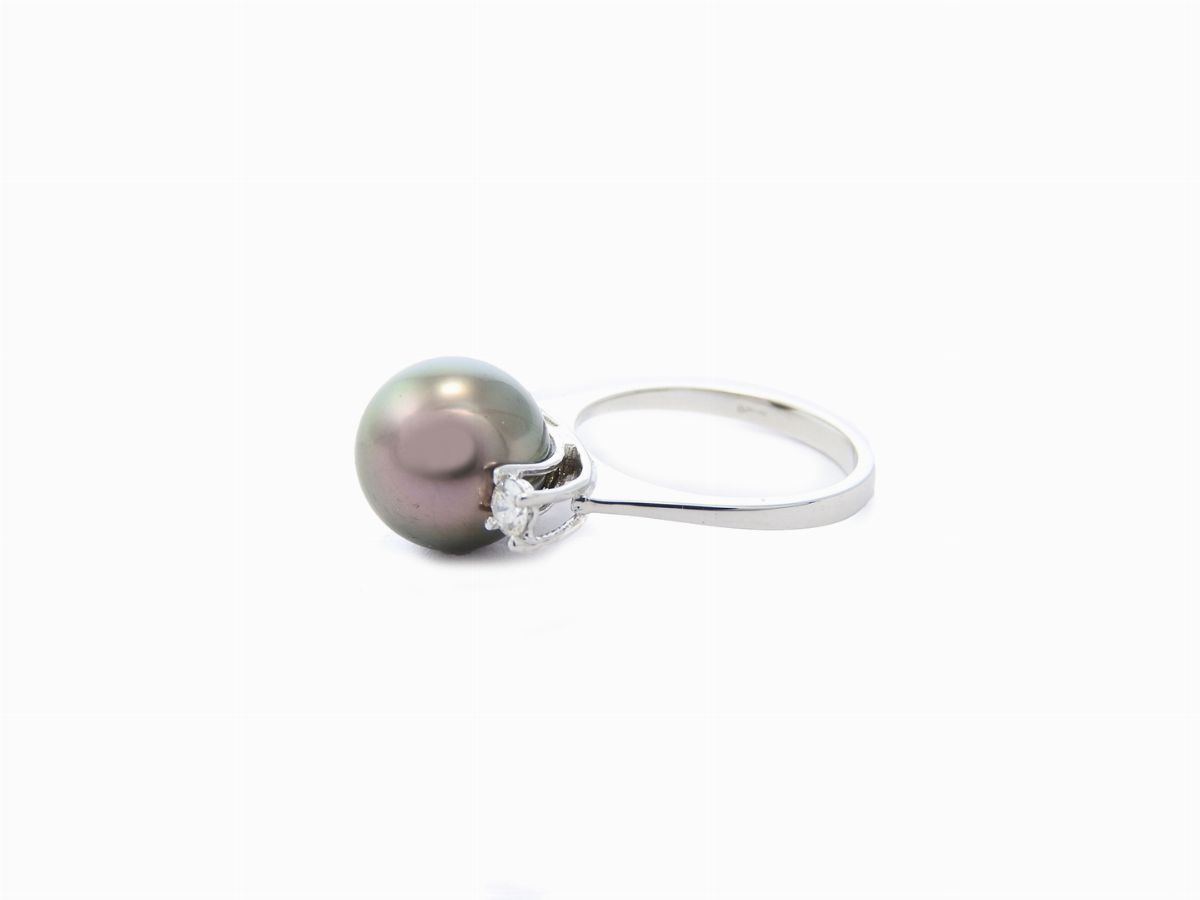 Anello e Orecchini in Oro Bianco, Diamanti e Perle Coltivate Tahiti