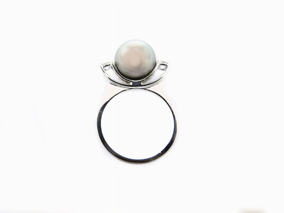 Anello e Orecchini in Oro Bianco, Diamanti e Perle Coltivate Tahiti