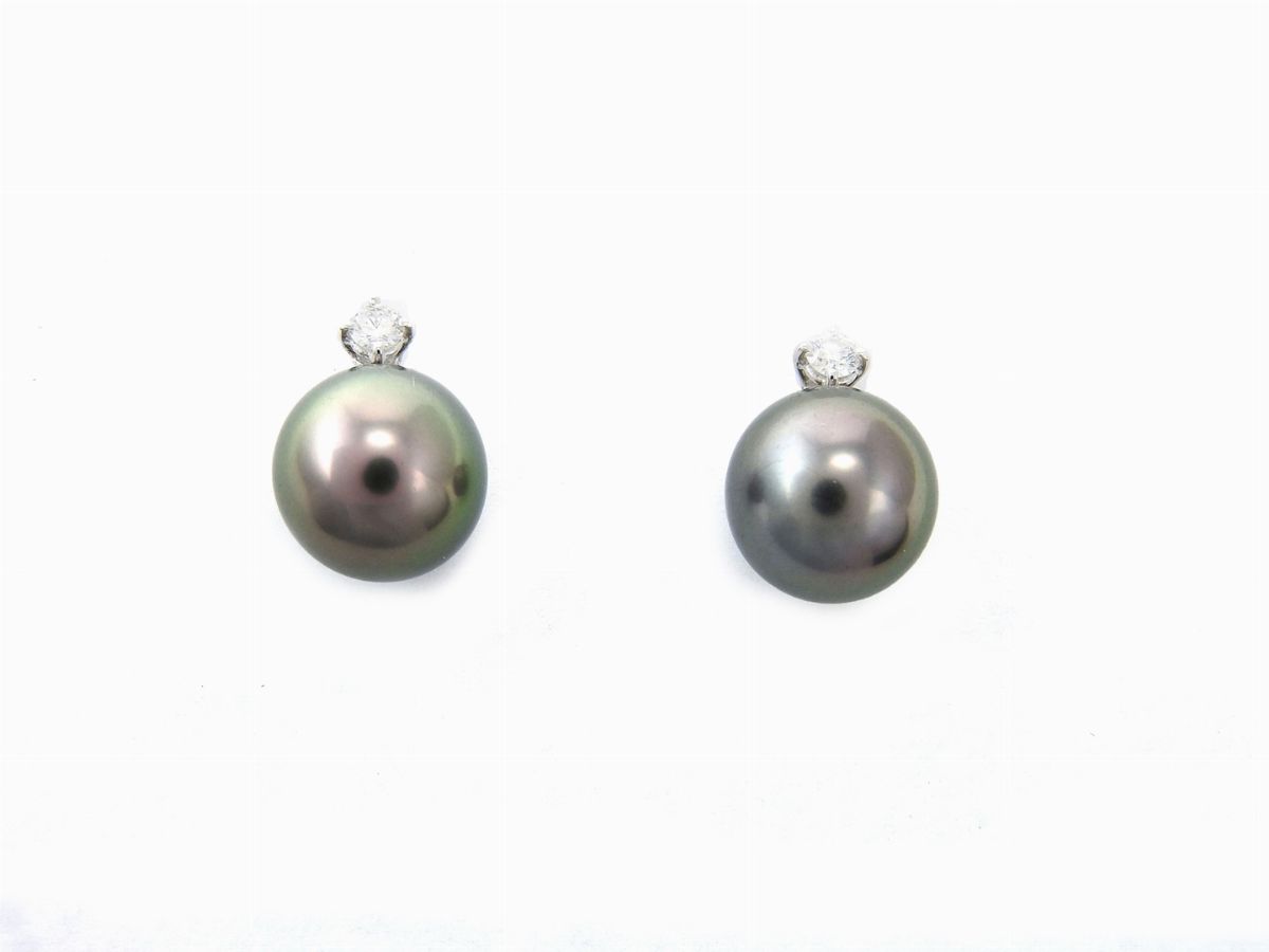 Anello e Orecchini in Oro Bianco, Diamanti e Perle Coltivate Tahiti