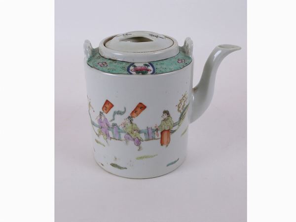 A chinese porcelain teapot  (China 20th century)  - Auction Furniture, silverware,  old master paintings and curiosity - Maison Bibelot - Casa d'Aste Firenze - Milano