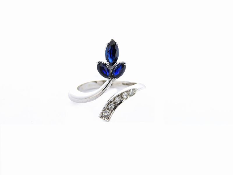 Anello in Oro Bianco, Diamanti e Zaffiri