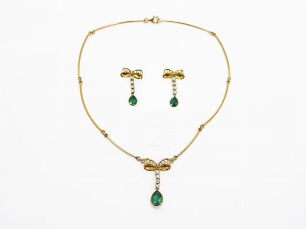 Demi parure of yellow gold chocker and earrings with diamonds and emeralds