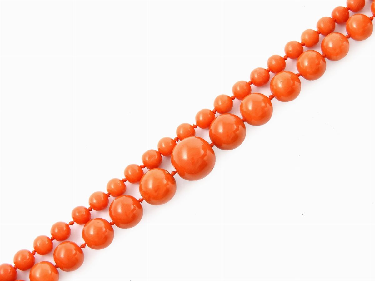 Demi Parure Collana Scalare e Anello in Corallo Rosso e Oro Giallo
