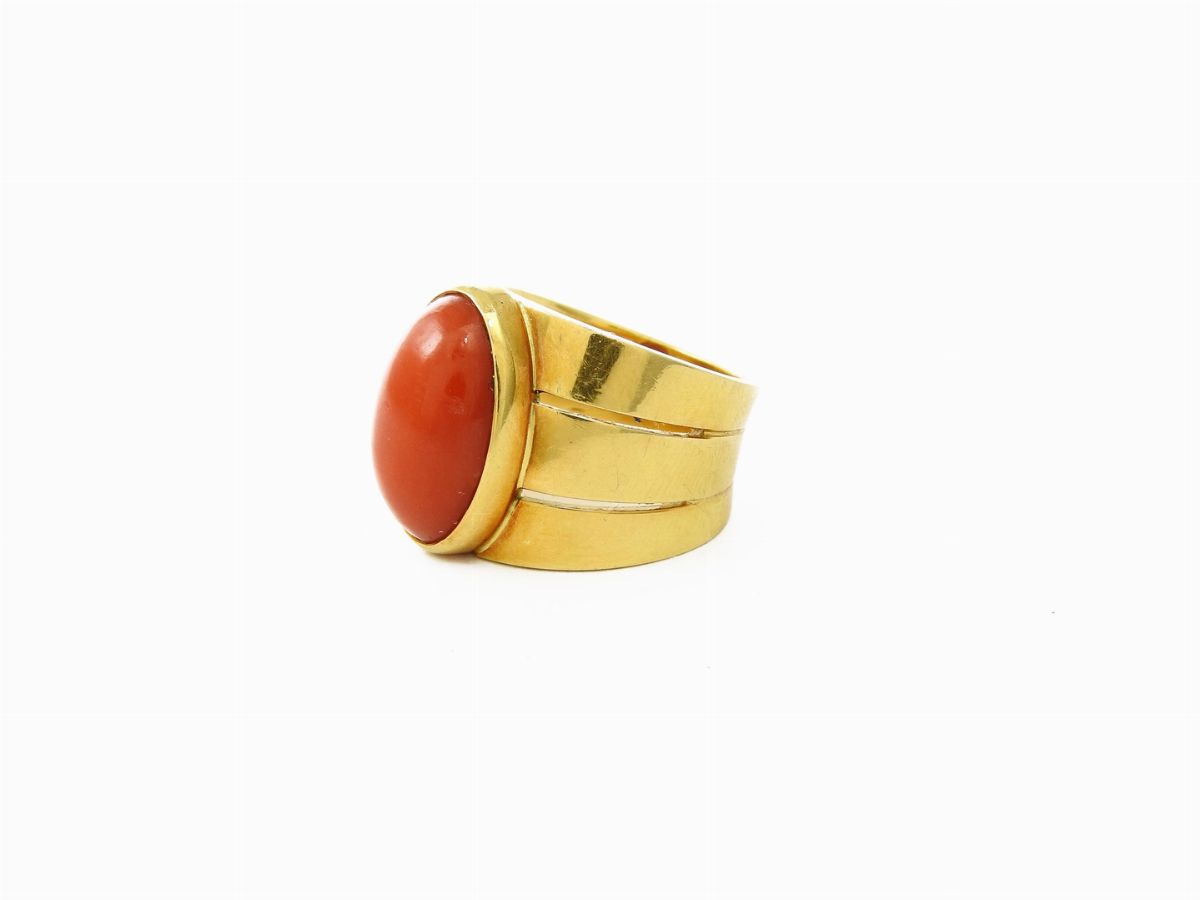 Demi Parure Collana Scalare e Anello in Corallo Rosso e Oro Giallo