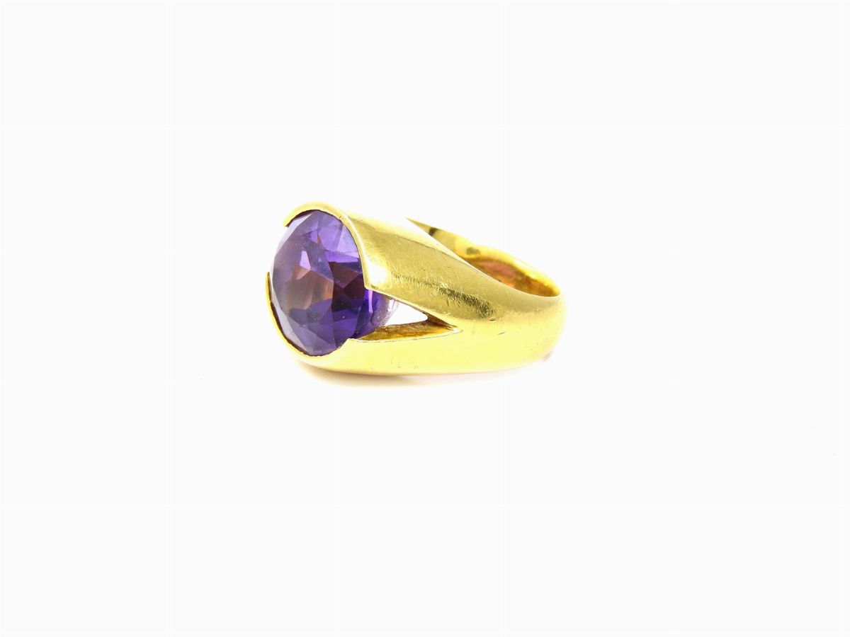 Spilla e Anello in Oro Giallo e Quarzi Ametista