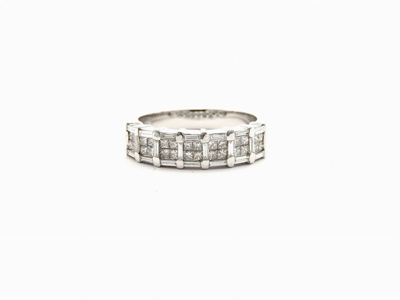 Anello in Oro Bianco e Diamanti