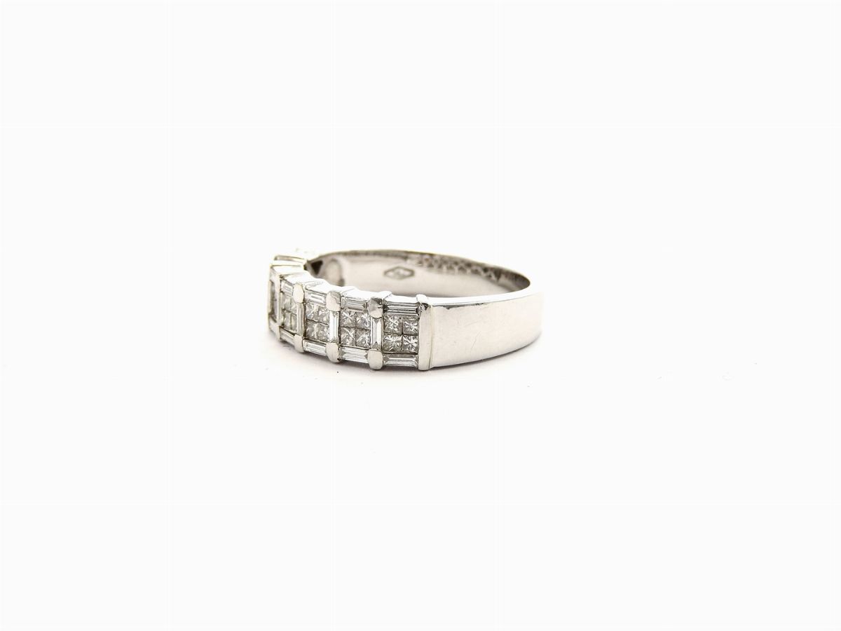 Anello in Oro Bianco e Diamanti