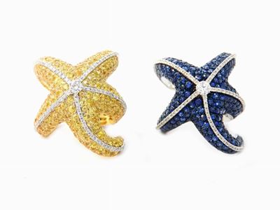 Coppia di Anelli Animalier in Oro Giallo e Bianco con Diamanti e Zaffiri Blu e Gialli