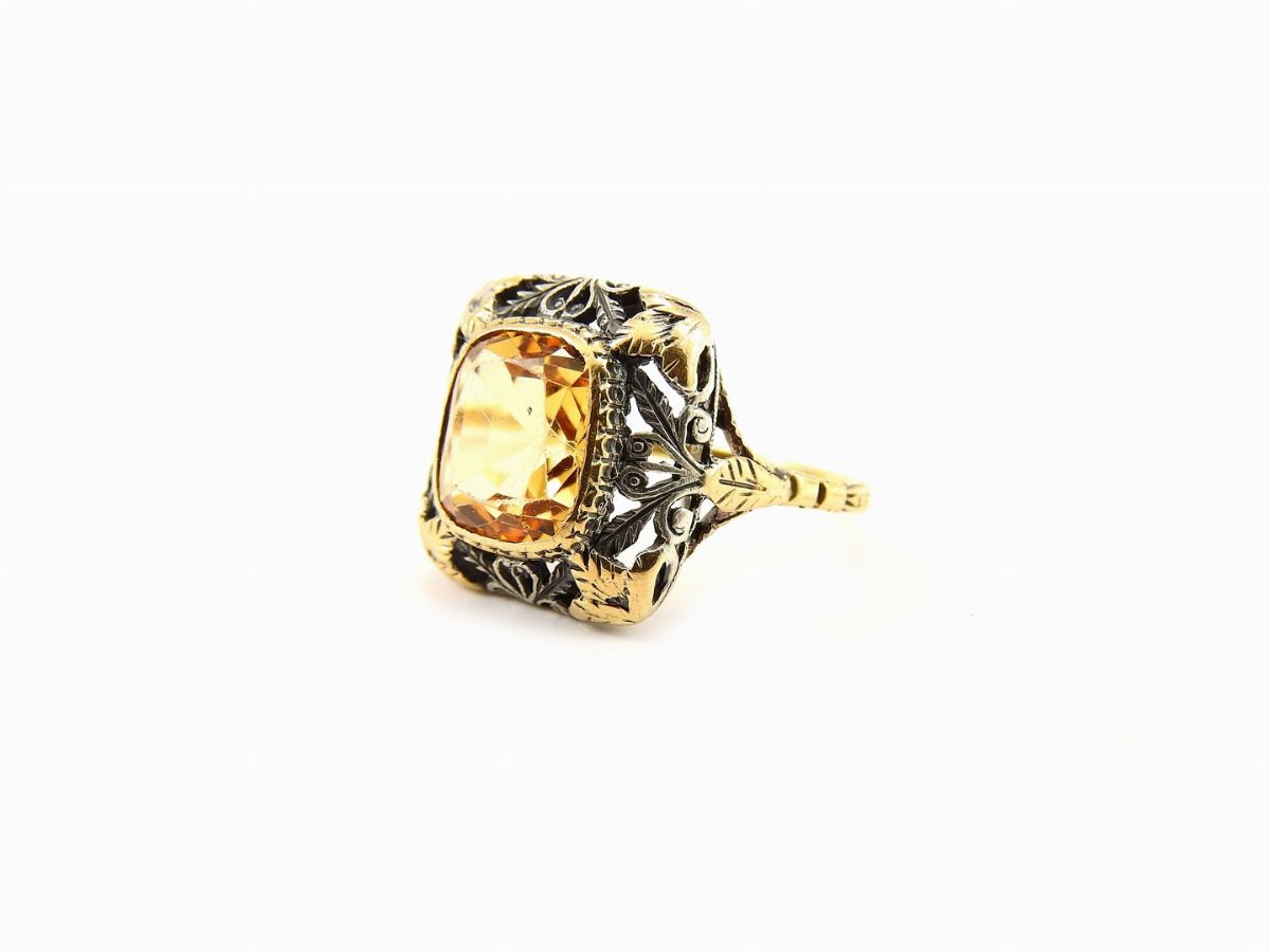 Anello in Oro Giallo e Argento con Topazio Imperiale