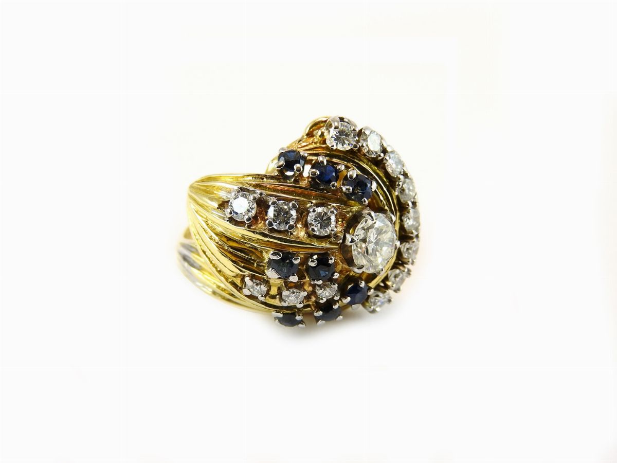 Anello in Oro Giallo con Diamanti e Zaffiri