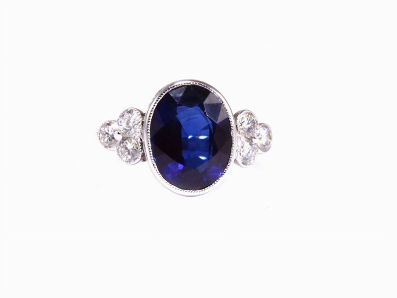Anello in Oro Bianco, Diamanti e Zaffiro
