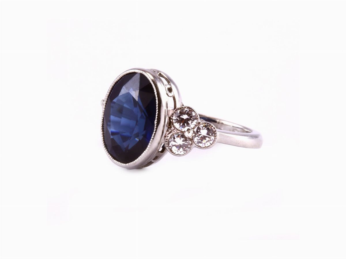 Anello in Oro Bianco, Diamanti e Zaffiro