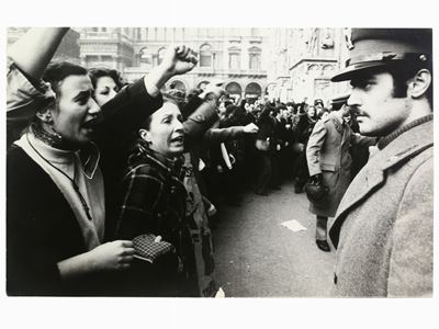 Manifestazione di Femministe in Piazza Duomo, Milano 1976