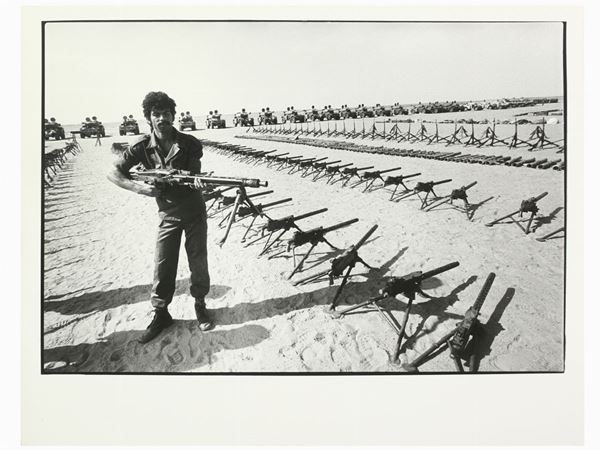 Roberto Koch : Guerriglieri del Fronte Polisario Sahara Occidentale 1982  - Asta Fotografia - Maison Bibelot - Casa d'Aste Firenze - Milano
