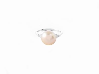 Anello in Platino con Diamanti e Perla Coltivata Akoya