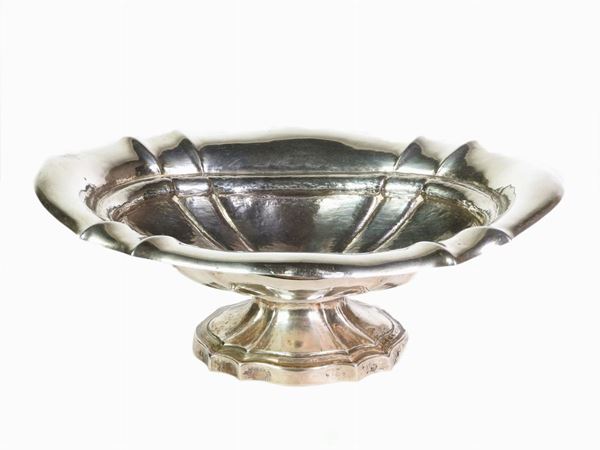 A Silver Centrepiece  (Papal States, 19th Century)  - Auction The Riz Ortolani and Katyna Ranieri collection / Forniture and Art Objects - III - III - Maison Bibelot - Casa d'Aste Firenze - Milano