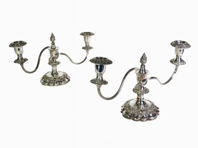 Coppia di Candelabri in Metallo Argentato